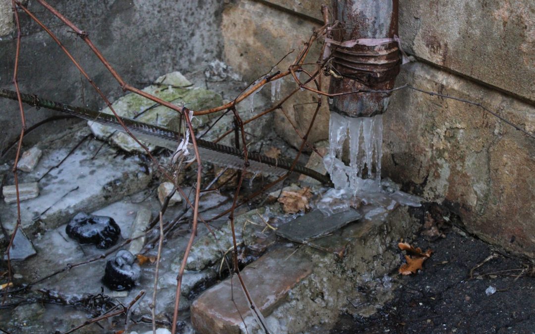 Safely Thaw Frozen Pipes: Expert Tips and Quick Solutions